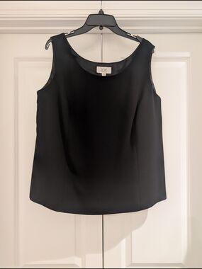 Le Suit Black Sleeveless Scoop-Neck Tank Top